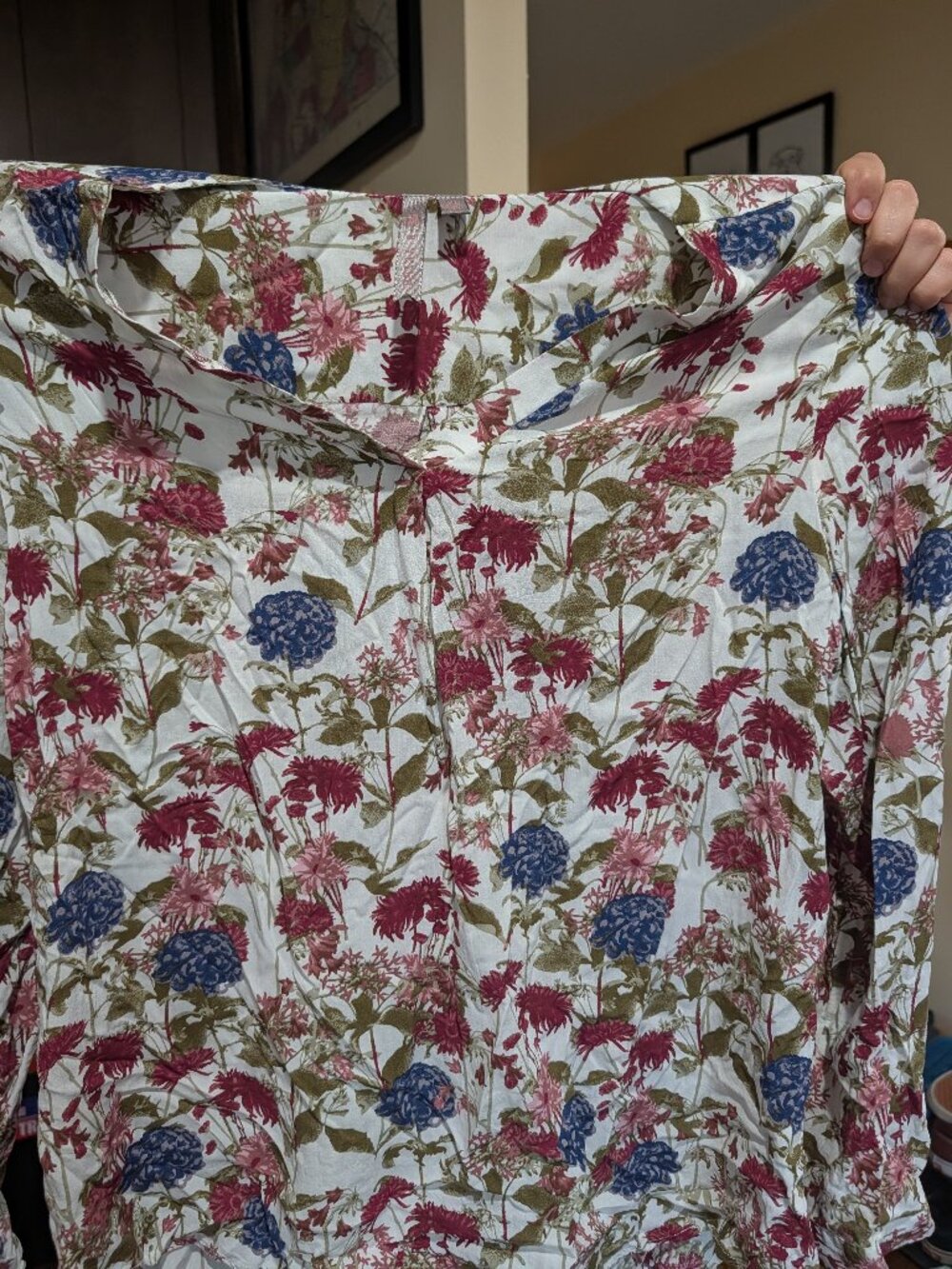 Brina & Em White Floral Split V-Neck Rayon Blouse Top - XL